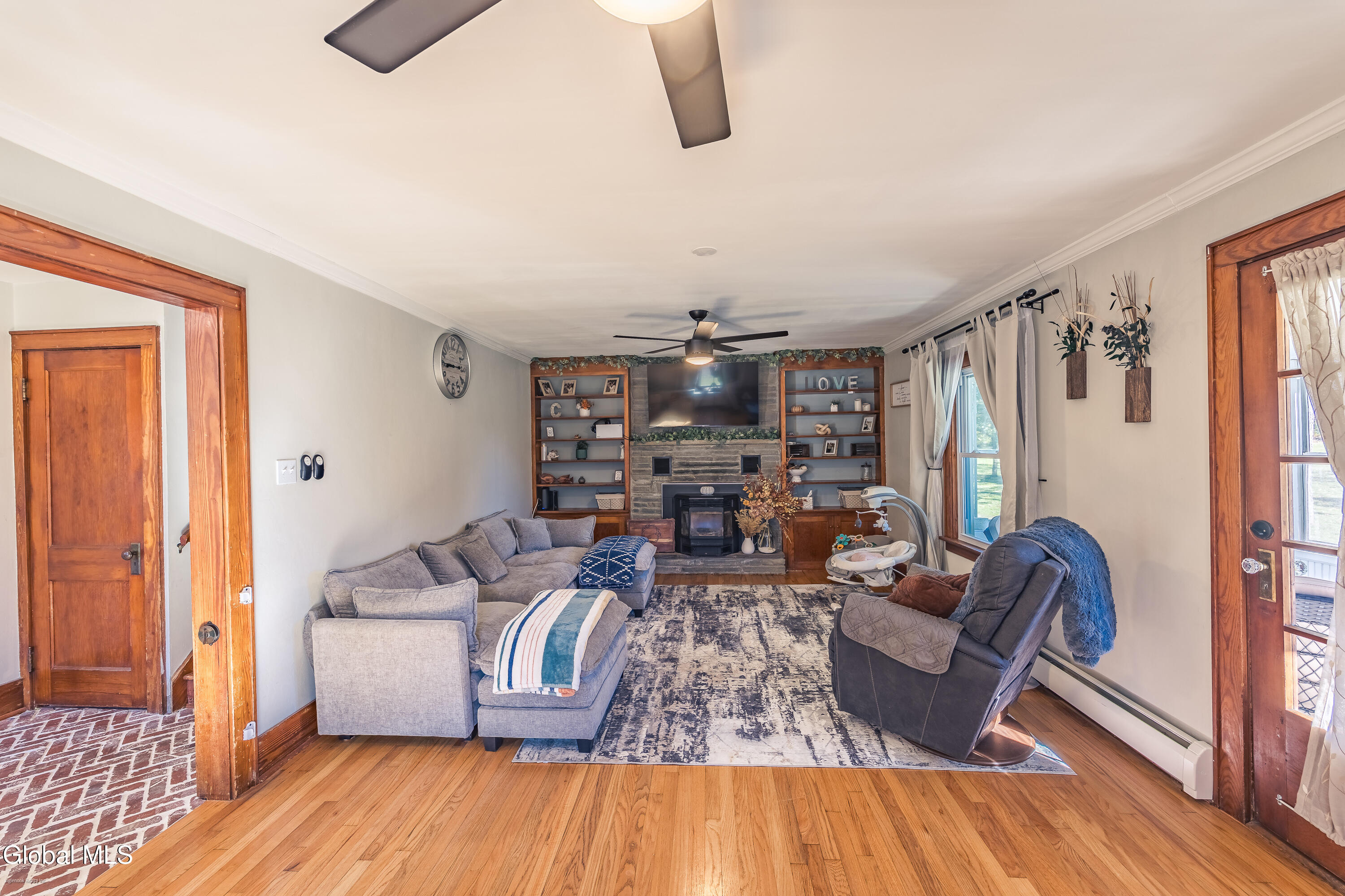 1121 W Galway Road Hagaman NY 12074