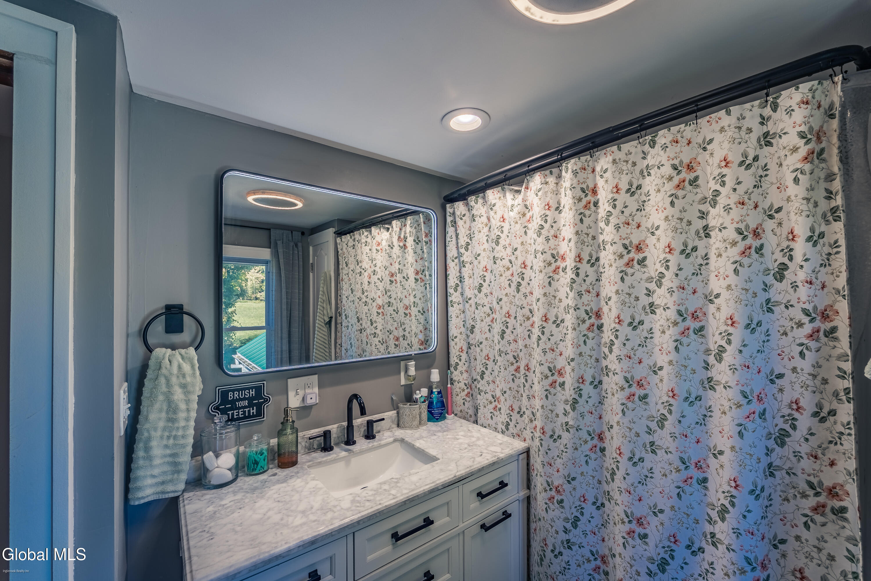 1121 W Galway Road Hagaman NY 12074