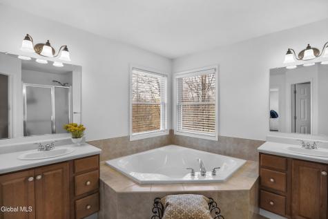 22 Wayfield Lane Cohoes NY 12047