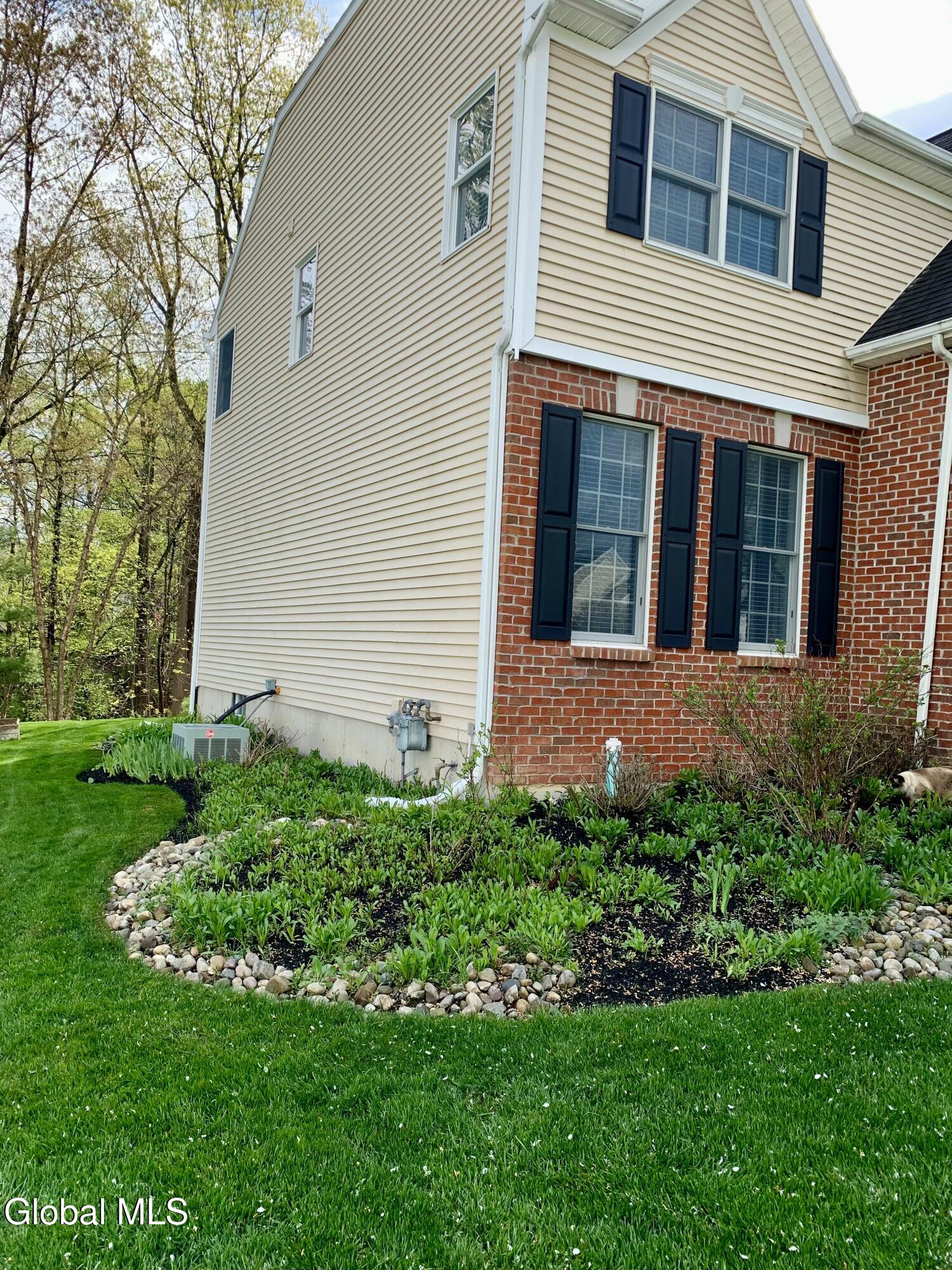 22 Wayfield Lane Cohoes NY 12047