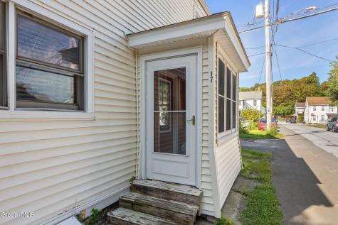 17 Hudson Street Waterford NY 12188