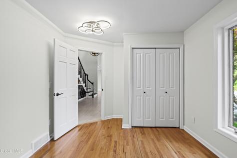 34 Oaktree Lane Niskayuna NY 12309