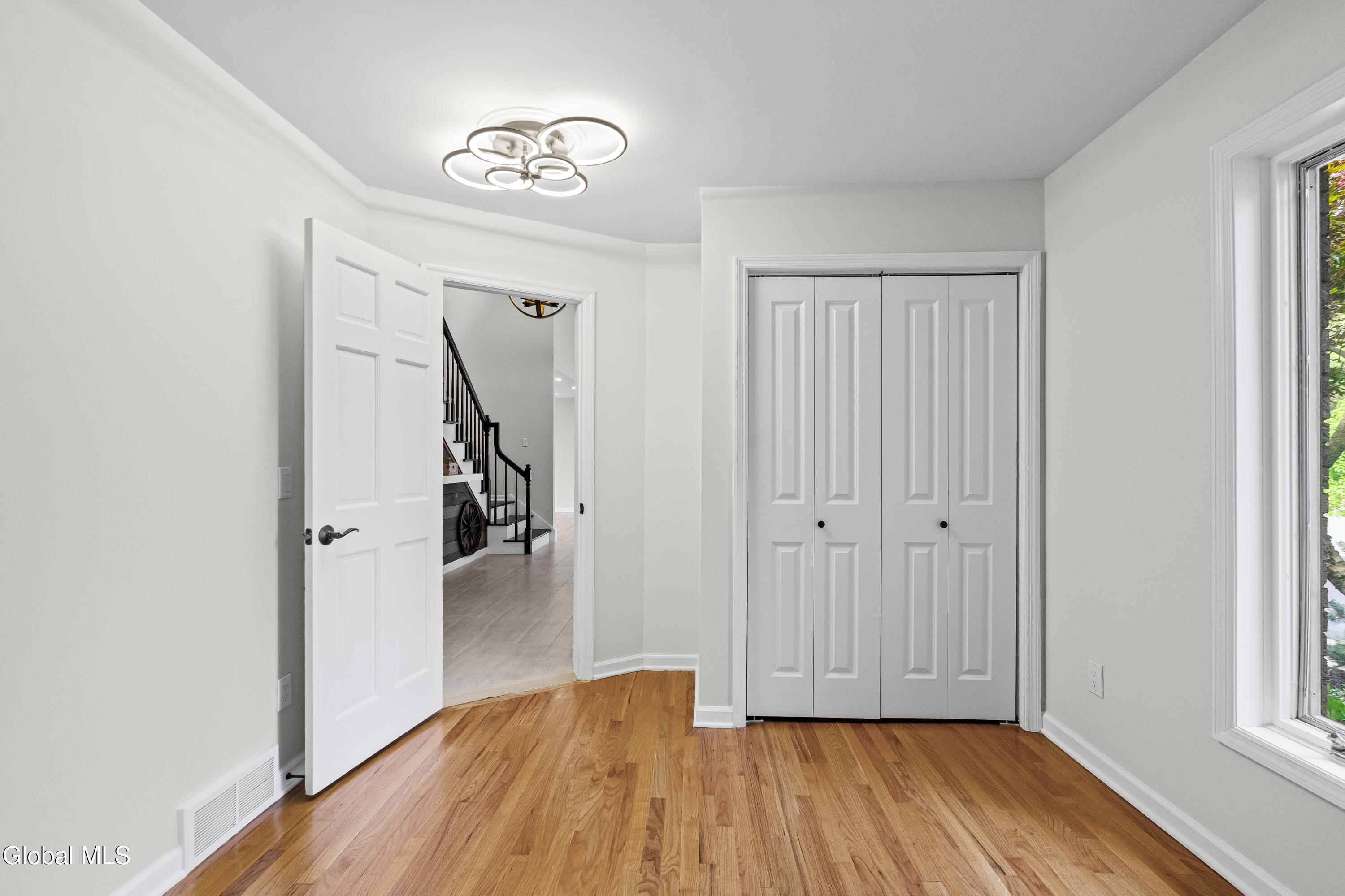 34 Oaktree Lane Niskayuna NY 12309