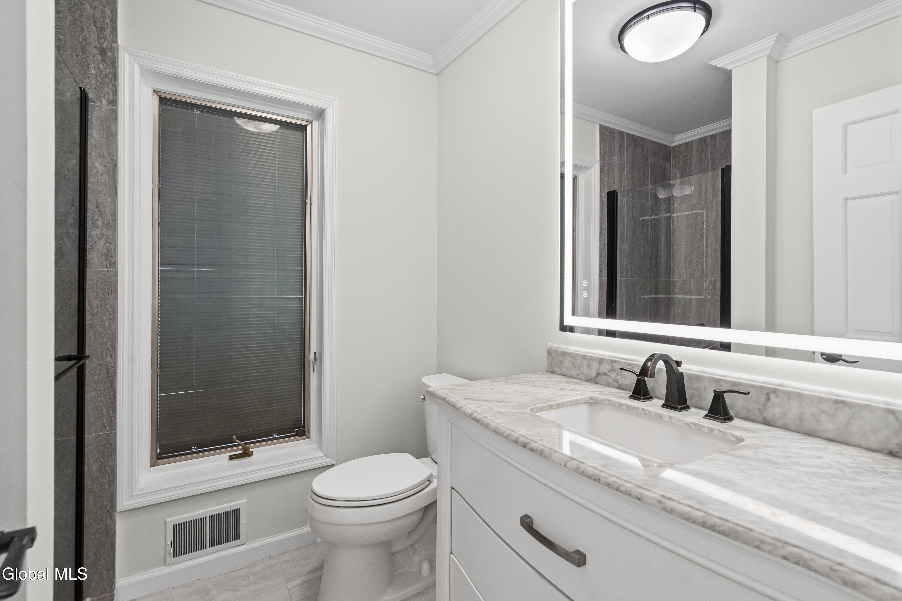 34 Oaktree Lane Niskayuna NY 12309