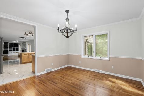 34 Oaktree Lane Niskayuna NY 12309