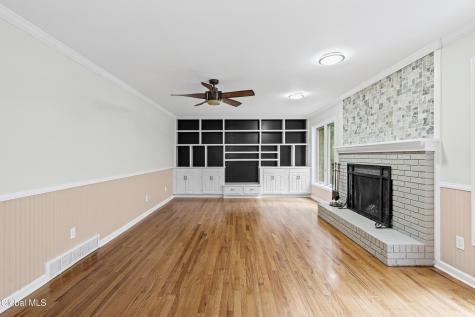 34 Oaktree Lane Niskayuna NY 12309
