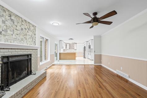 34 Oaktree Lane Niskayuna NY 12309