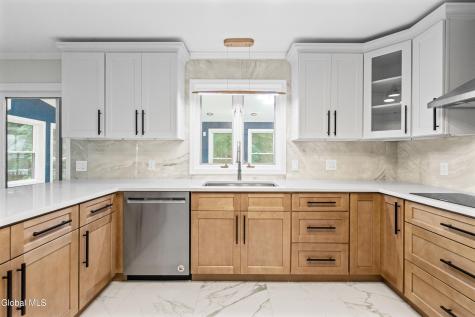 34 Oaktree Lane Niskayuna NY 12309