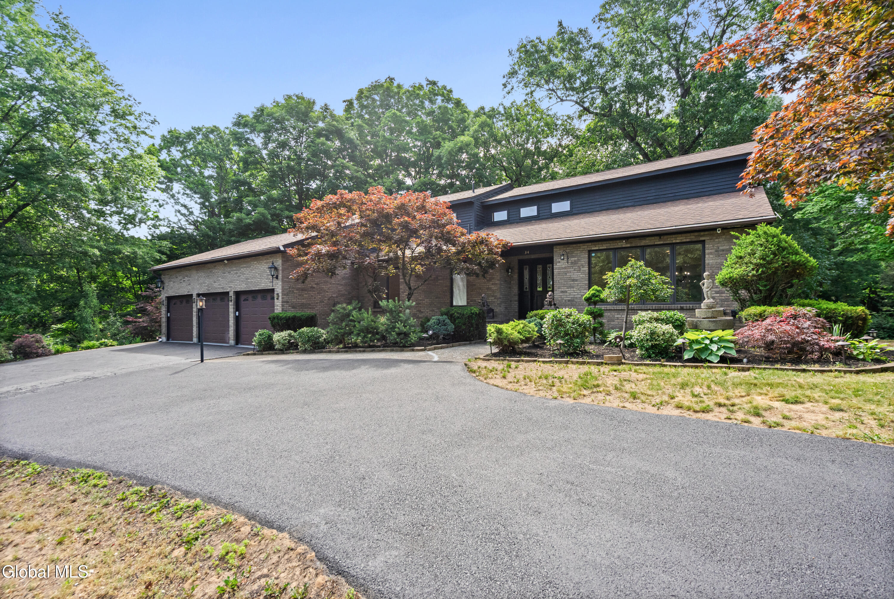 34 Oaktree Lane Niskayuna NY 12309