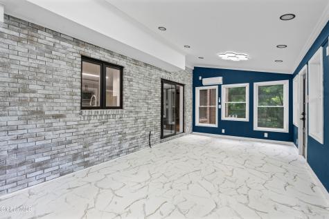 34 Oaktree Lane Niskayuna NY 12309