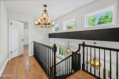 34 Oaktree Lane Niskayuna NY 12309
