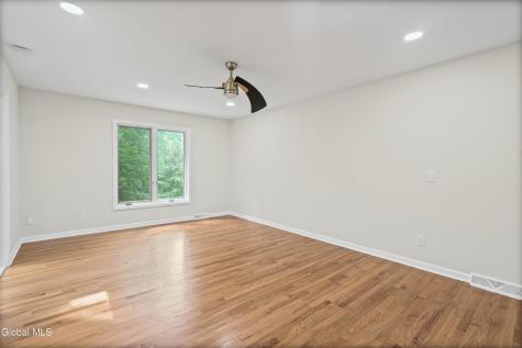 34 Oaktree Lane Niskayuna NY 12309