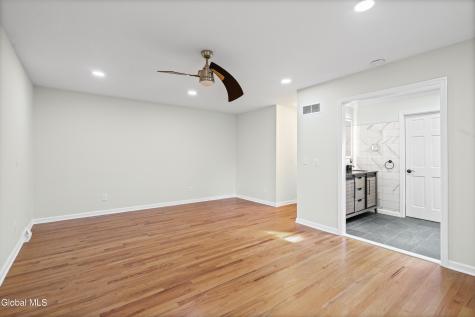 34 Oaktree Lane Niskayuna NY 12309