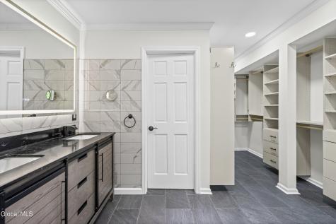 34 Oaktree Lane Niskayuna NY 12309