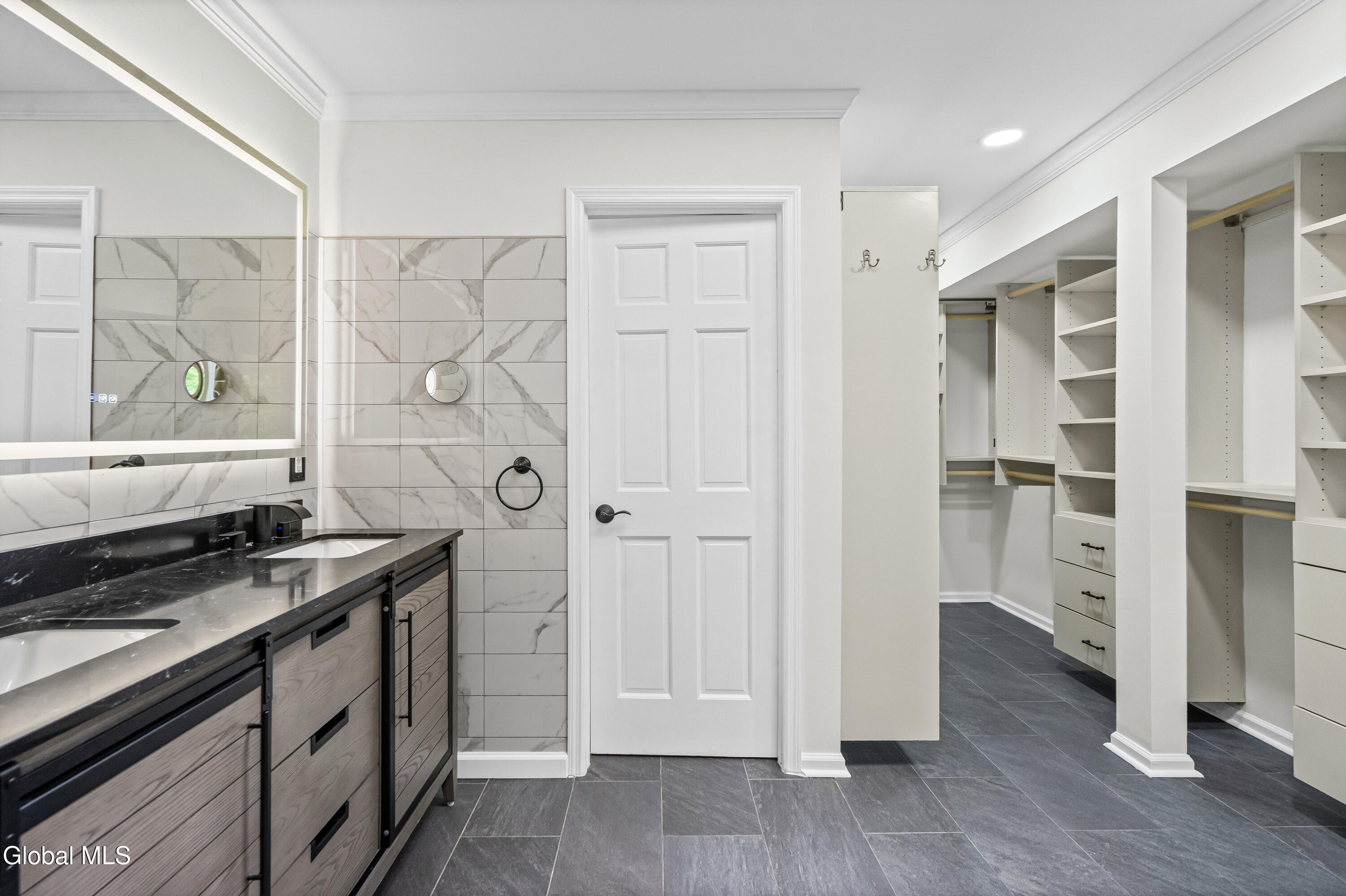 34 Oaktree Lane Niskayuna NY 12309