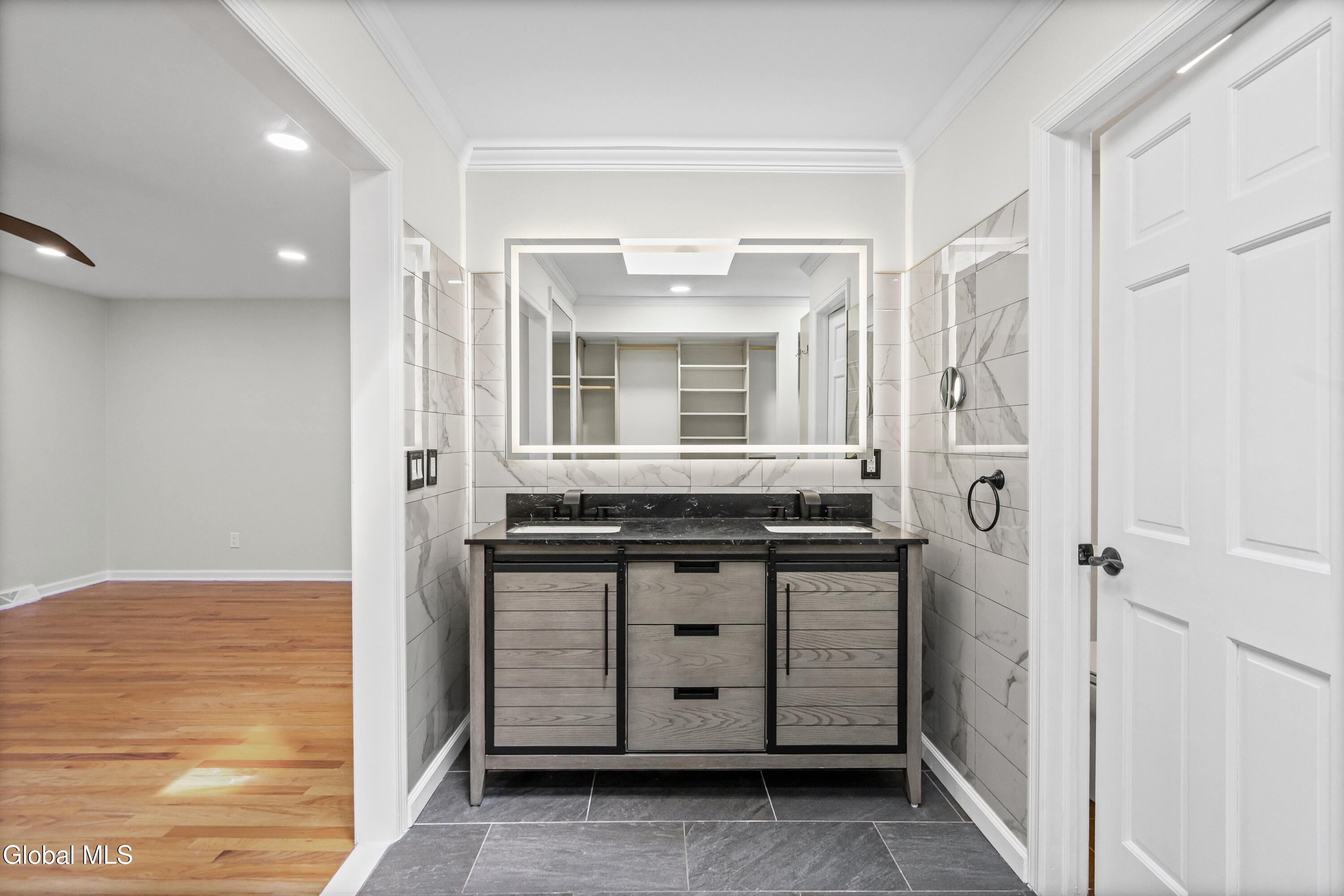 34 Oaktree Lane Niskayuna NY 12309