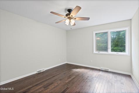 34 Oaktree Lane Niskayuna NY 12309