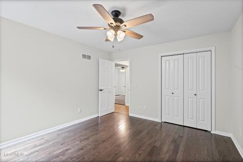 34 Oaktree Lane Niskayuna NY 12309