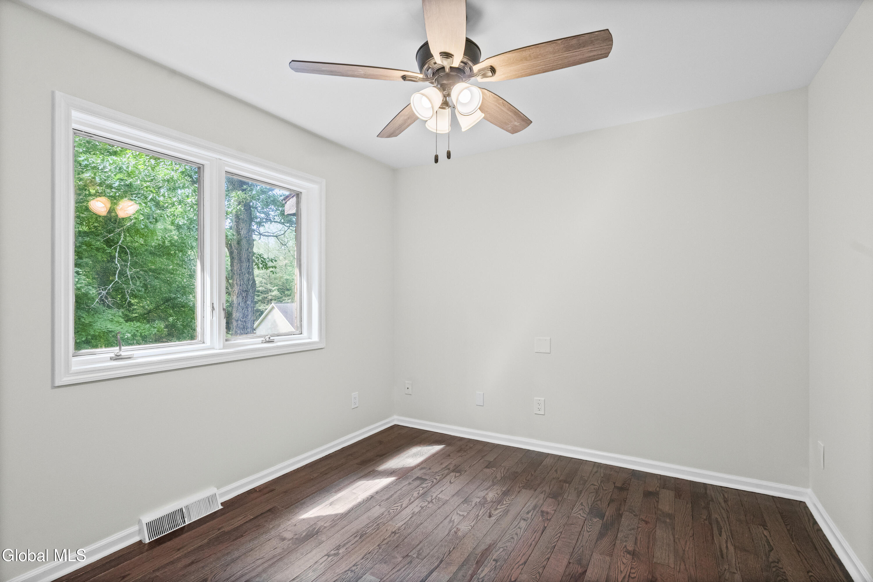 34 Oaktree Lane Niskayuna NY 12309