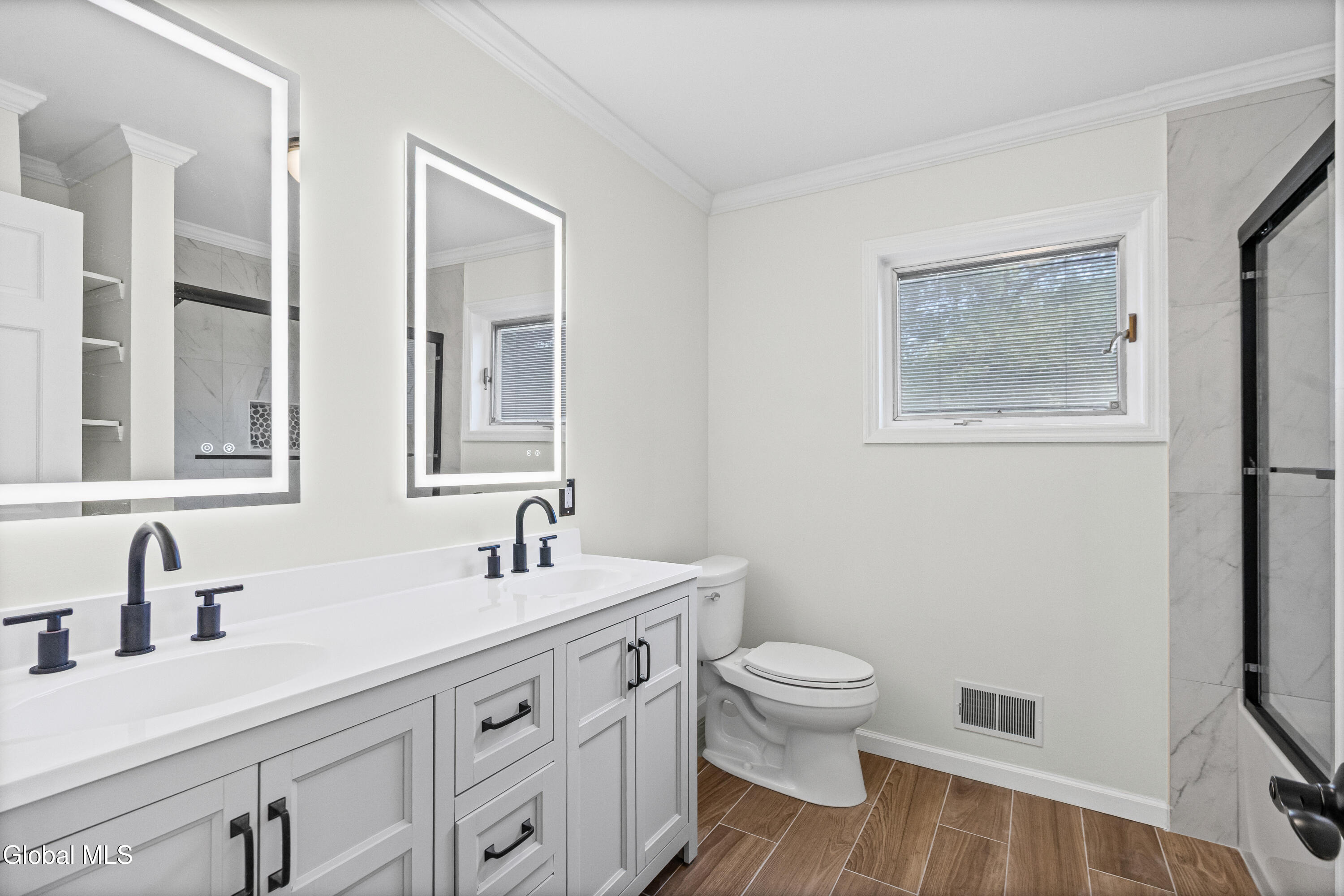 34 Oaktree Lane Niskayuna NY 12309