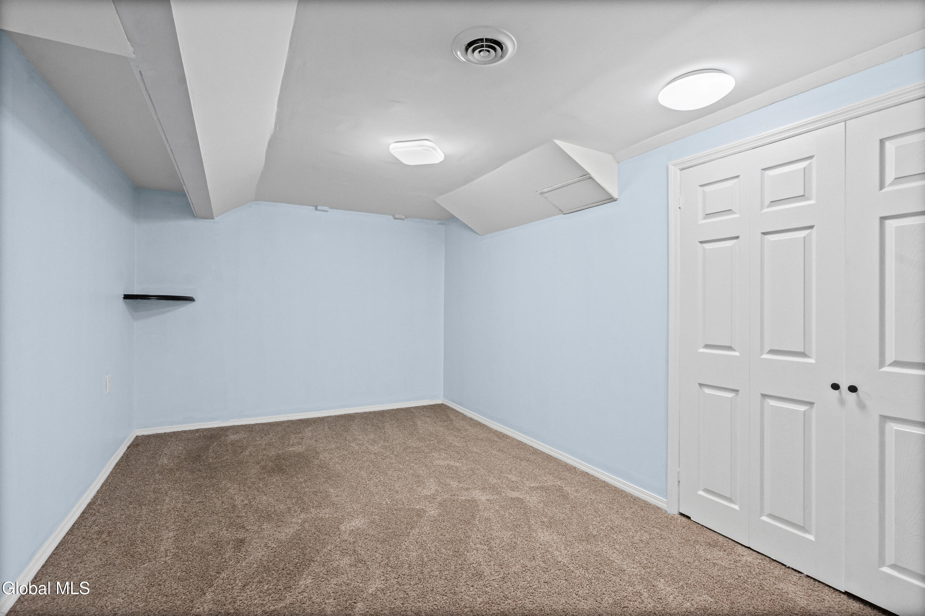 34 Oaktree Lane Niskayuna NY 12309