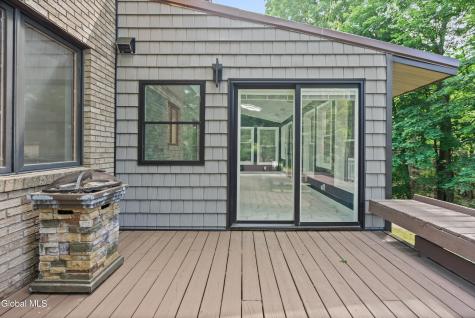 34 Oaktree Lane Niskayuna NY 12309