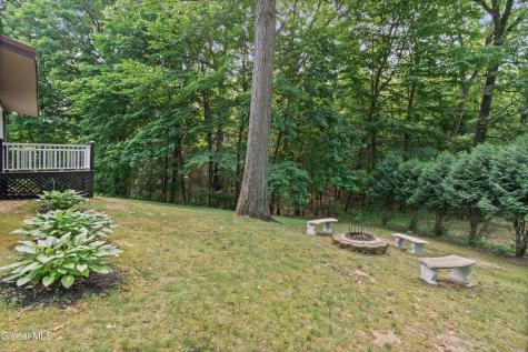 34 Oaktree Lane Niskayuna NY 12309