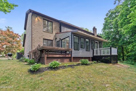 34 Oaktree Lane Niskayuna NY 12309