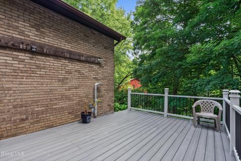 34 Oaktree Lane Niskayuna NY 12309