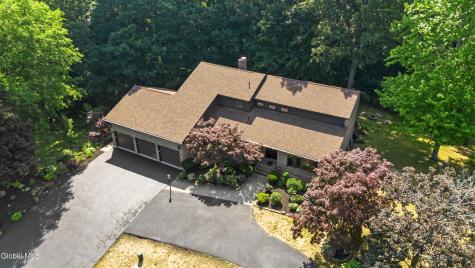 34 Oaktree Lane Niskayuna NY 12309