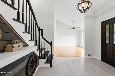 34 Oaktree Lane Niskayuna NY 12309