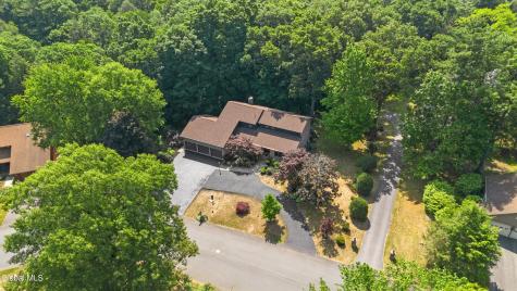 34 Oaktree Lane Niskayuna NY 12309