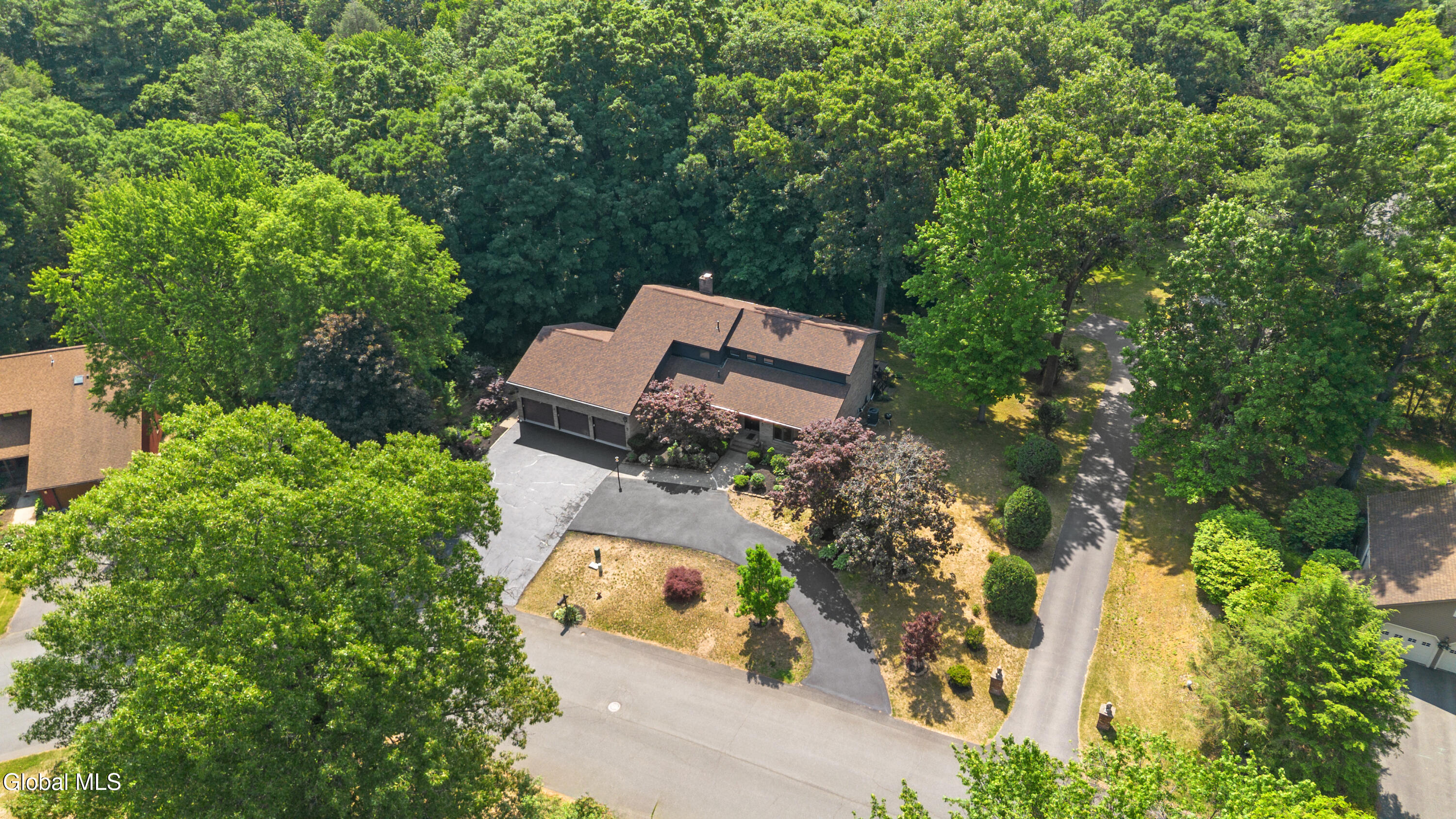 34 Oaktree Lane Niskayuna NY 12309