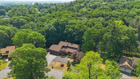 34 Oaktree Lane Niskayuna NY 12309