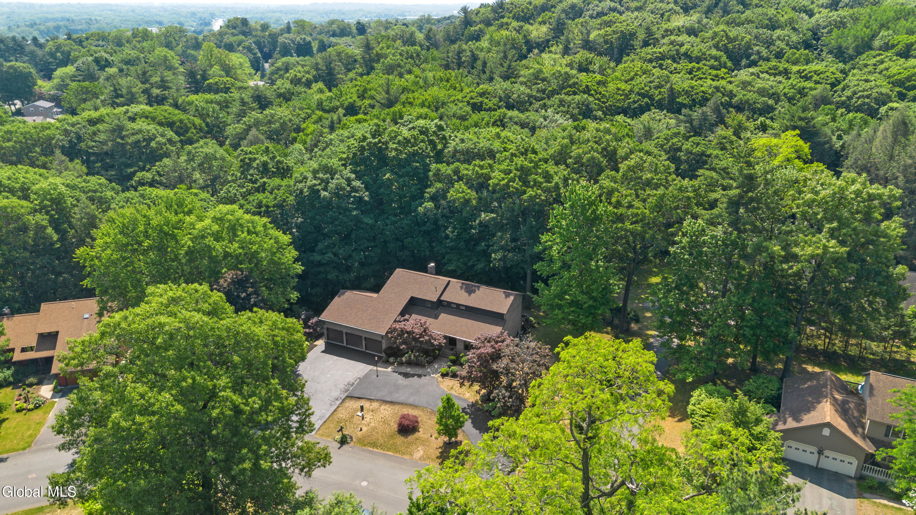 34 Oaktree Lane Niskayuna NY 12309