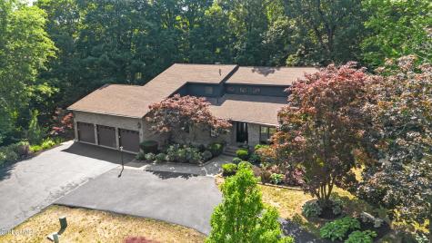 34 Oaktree Lane Niskayuna NY 12309