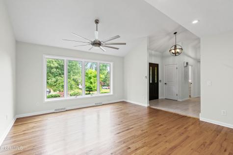 34 Oaktree Lane Niskayuna NY 12309
