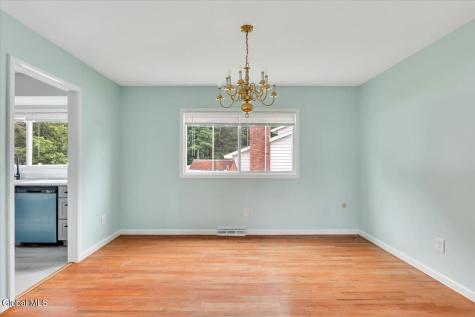 8 Woodland Drive Colonie NY 12309