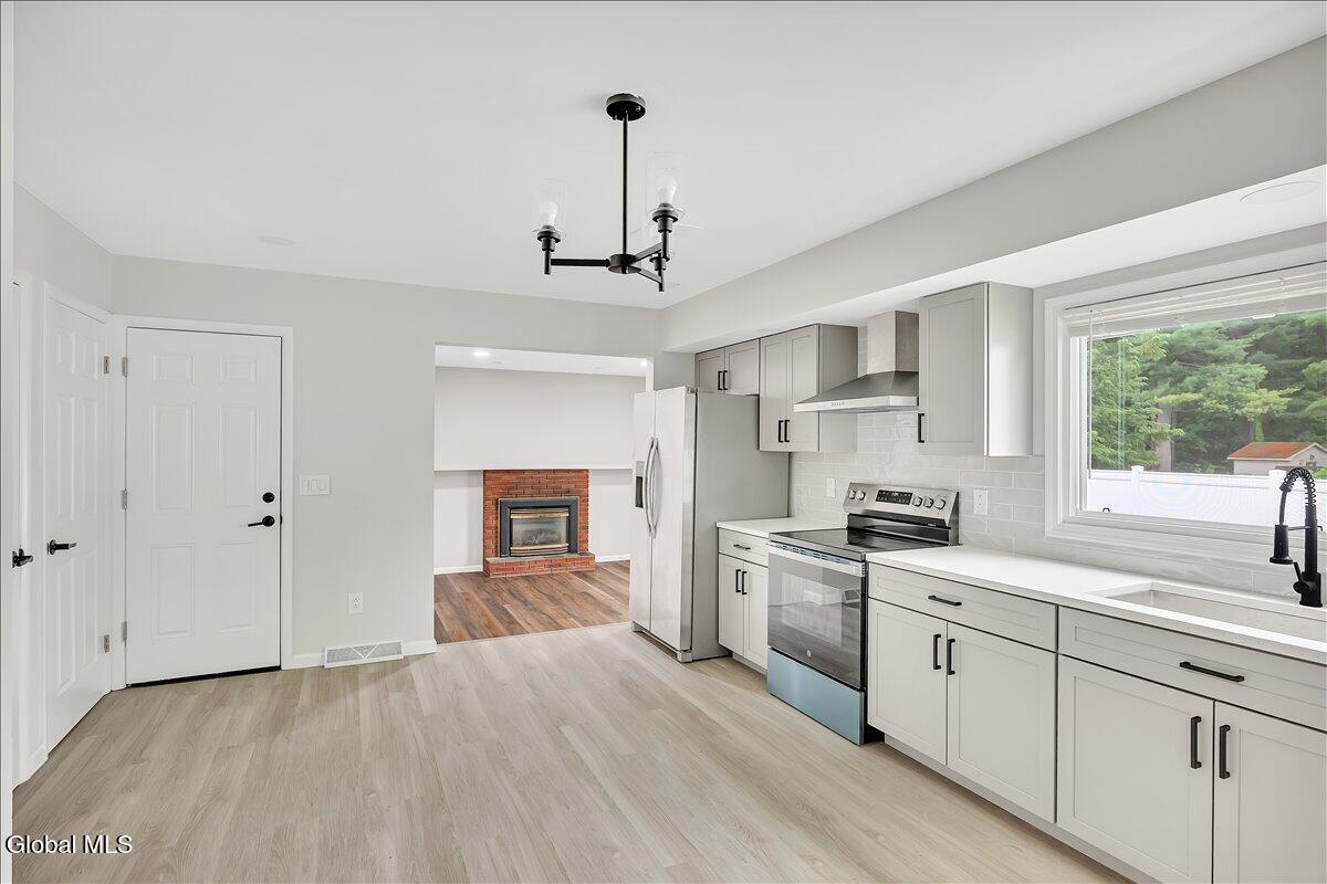 8 Woodland Drive Colonie NY 12309