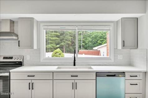 8 Woodland Drive Colonie NY 12309