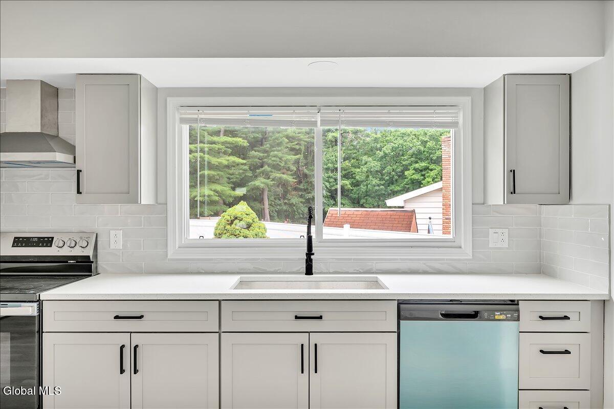8 Woodland Drive Colonie NY 12309