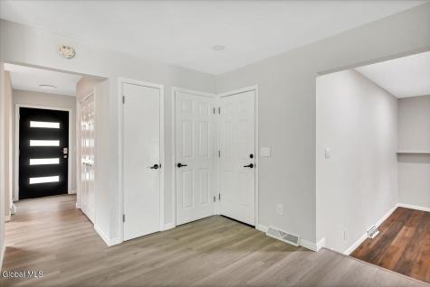 8 Woodland Drive Colonie NY 12309