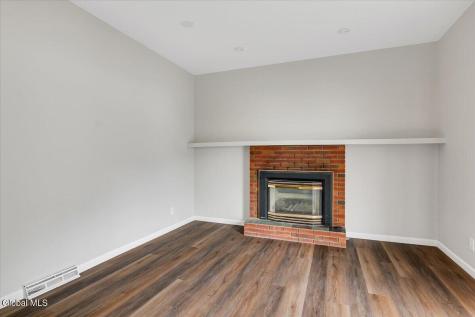 8 Woodland Drive Colonie NY 12309