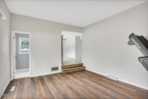 8 Woodland Drive Colonie NY 12309
