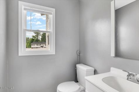 8 Woodland Drive Colonie NY 12309