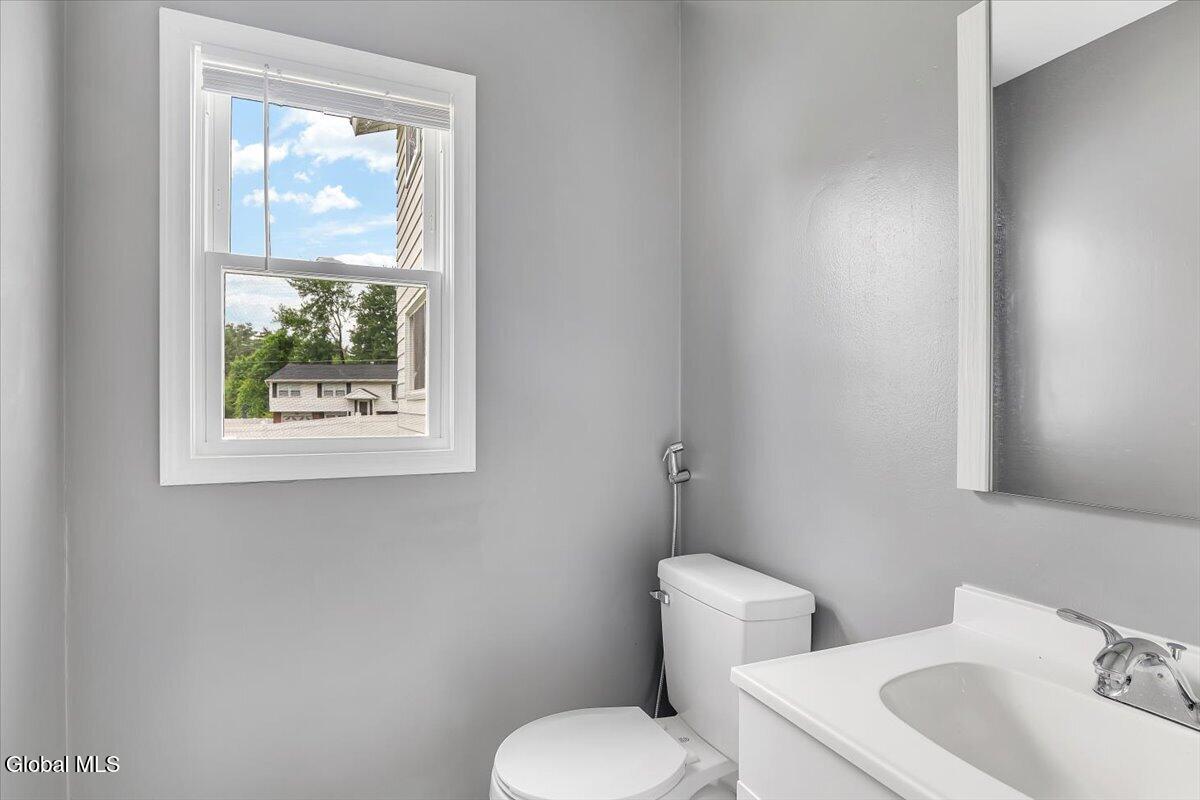 8 Woodland Drive Colonie NY 12309