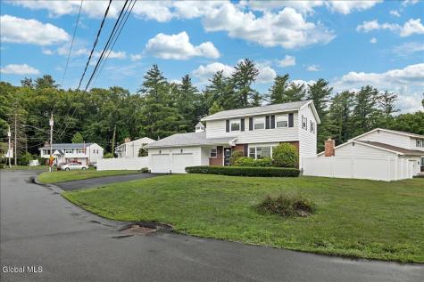 8 Woodland Drive Colonie NY 12309