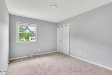 8 Woodland Drive Colonie NY 12309