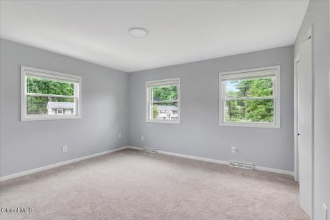 8 Woodland Drive Colonie NY 12309