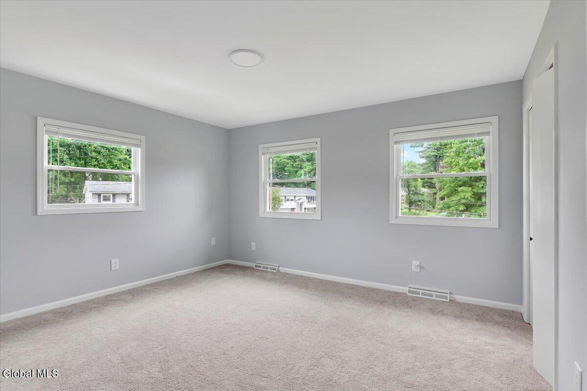 8 Woodland Drive Colonie NY 12309
